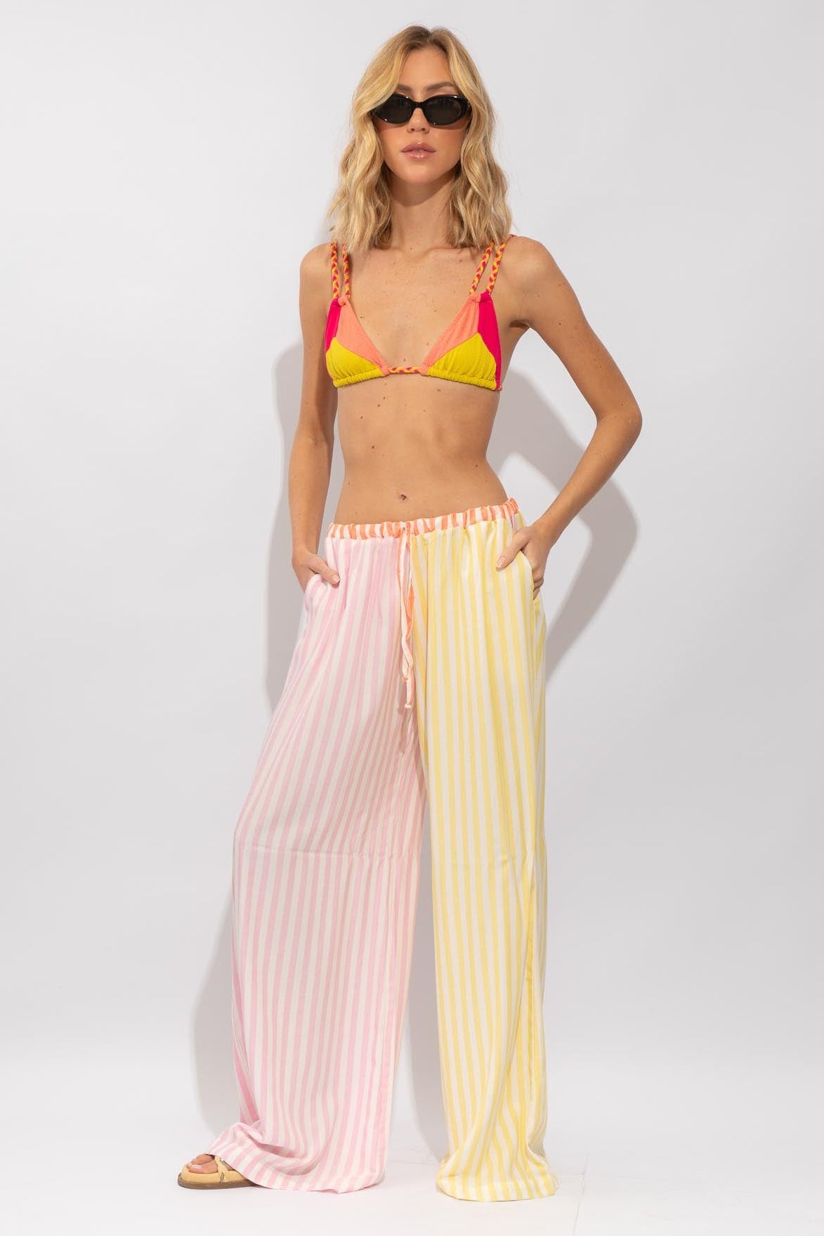 CALÇA NATALIE LISTRAS COLOR